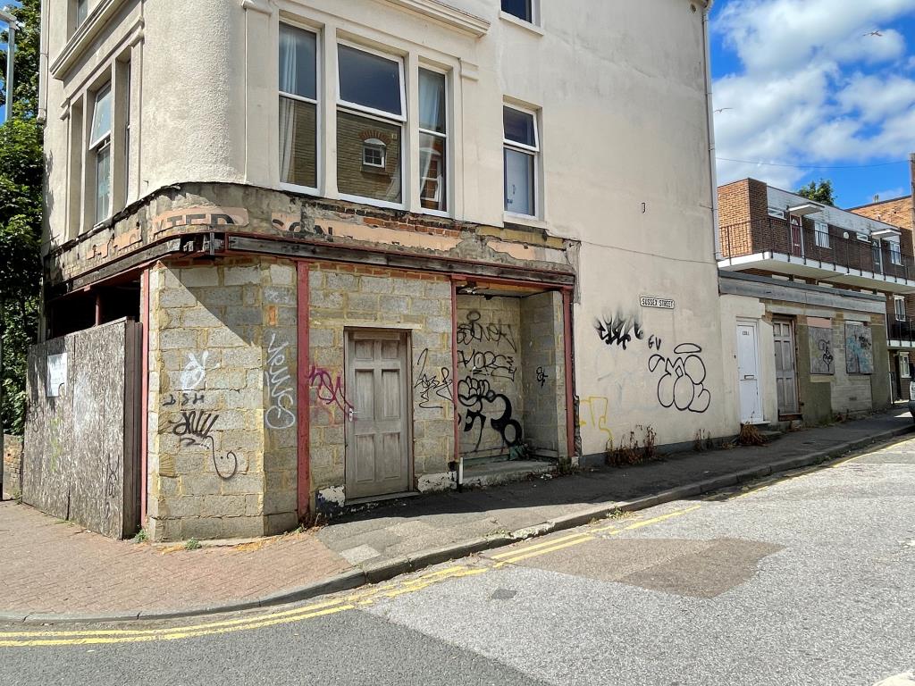 Lot: 115 - TWO FLATS FOR COMPLETION -